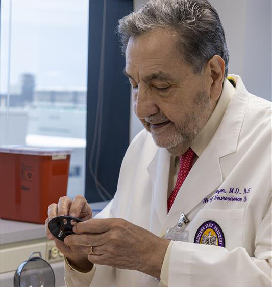 Dr. Nicolás Bazan