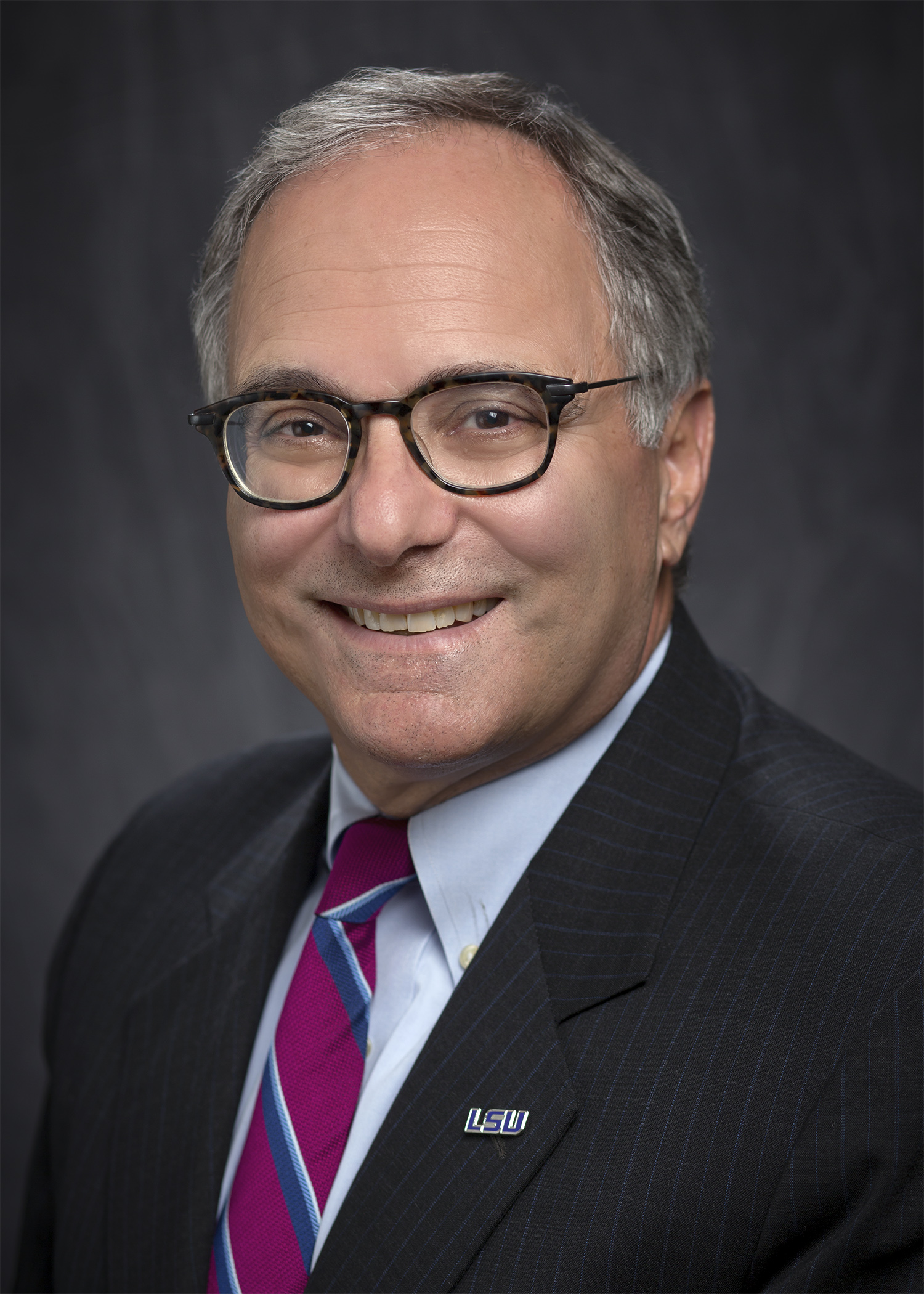 Headshot of Professor Len Apcar