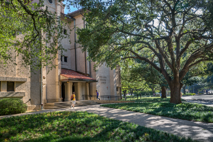 An image of the entrance to the Howe-Russell Geoscience Building.